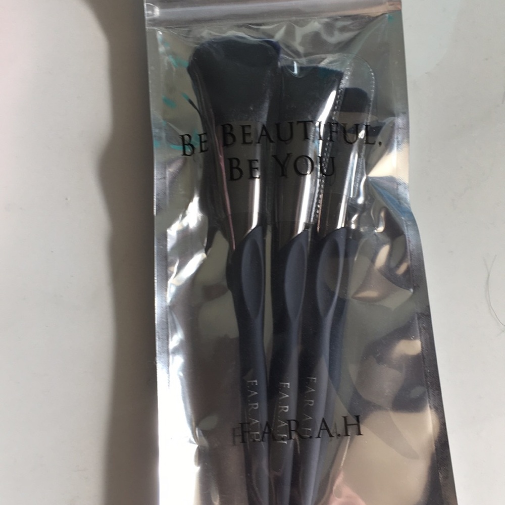 Farah brushes